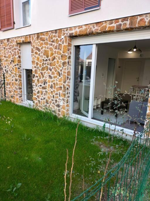 Appartement F2 De Haut Standing En Hypercentre Avec Jardin Prive A 270 M De La Gare De Mantes ! Екстериор снимка