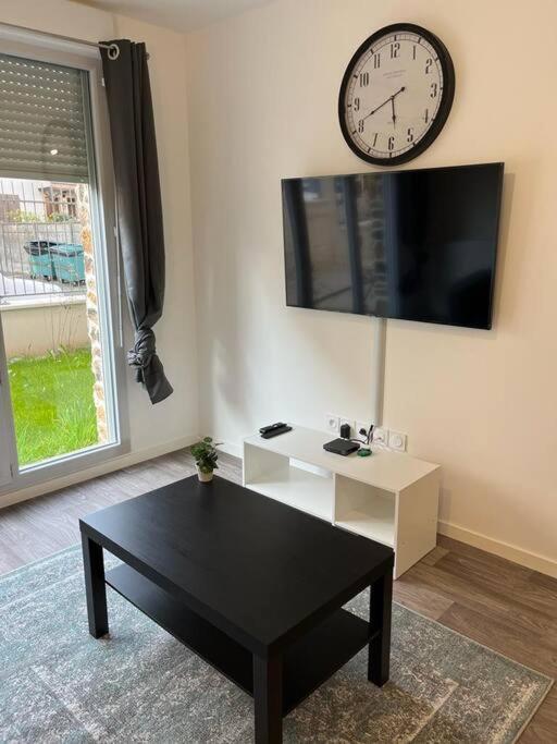 Appartement F2 De Haut Standing En Hypercentre Avec Jardin Prive A 270 M De La Gare De Mantes ! Екстериор снимка