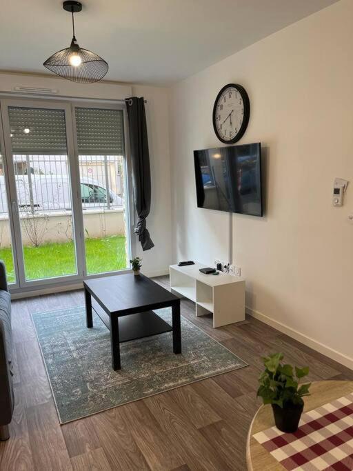 Appartement F2 De Haut Standing En Hypercentre Avec Jardin Prive A 270 M De La Gare De Mantes ! Екстериор снимка